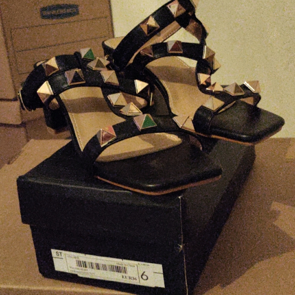 Sandals - Picture 4 of 5